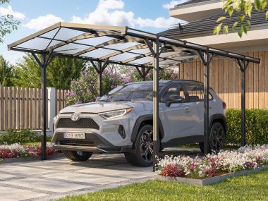 Modernes Carport Nico in Wohnsiedlung: Ein Carport Nico aus hochwertigem, anthrazitfarbenem Aluminium mit einem Satteldach, gedeckt mit 10 mm starken Polycarbonat-Doppelstegplatten. Die pflegeleichten und soliden Materialien garantieren Langlebigkeit.